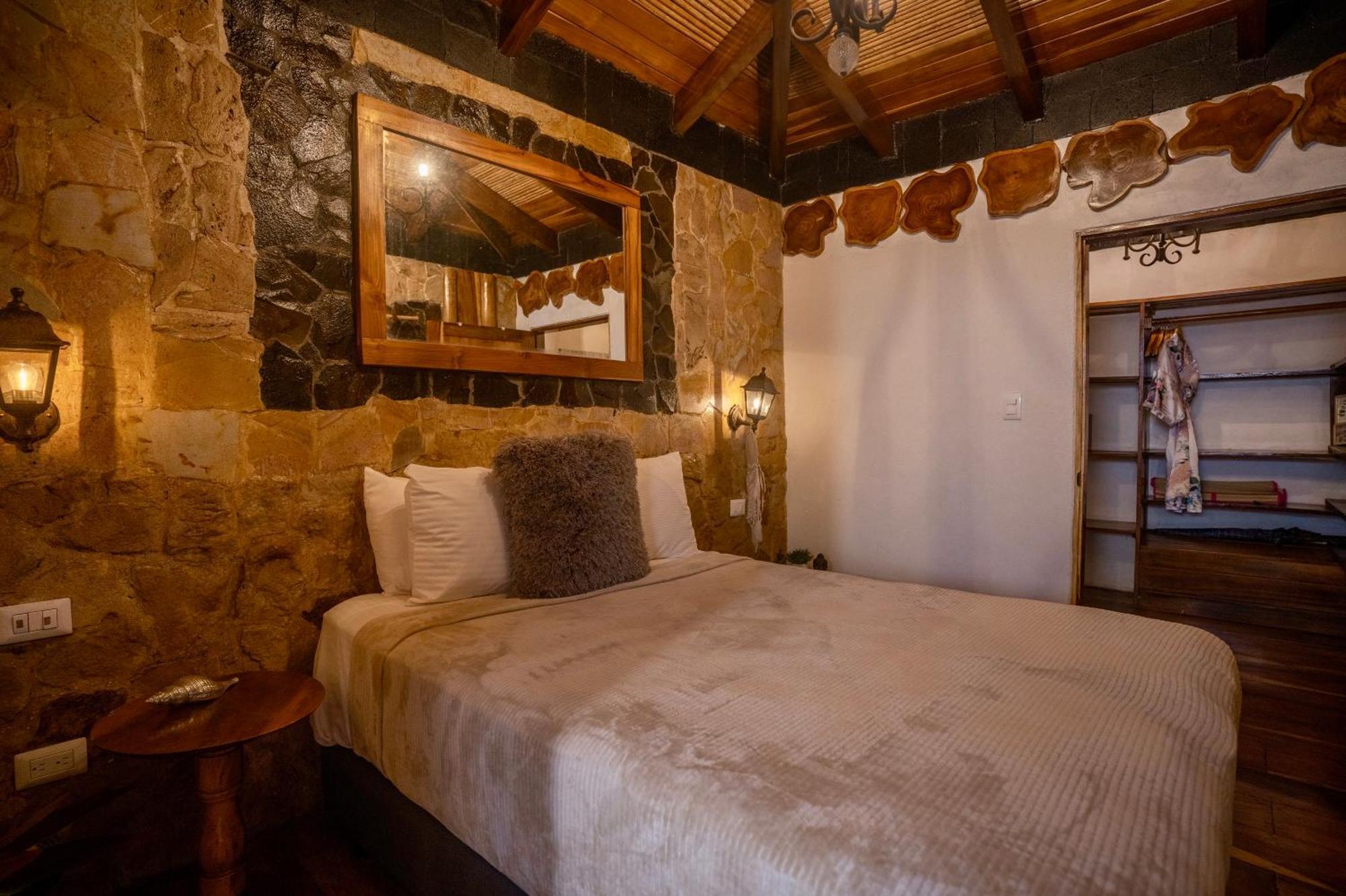 Ocho Artisan Bungalows (Adults Only) Тамариндо Экстерьер фото
