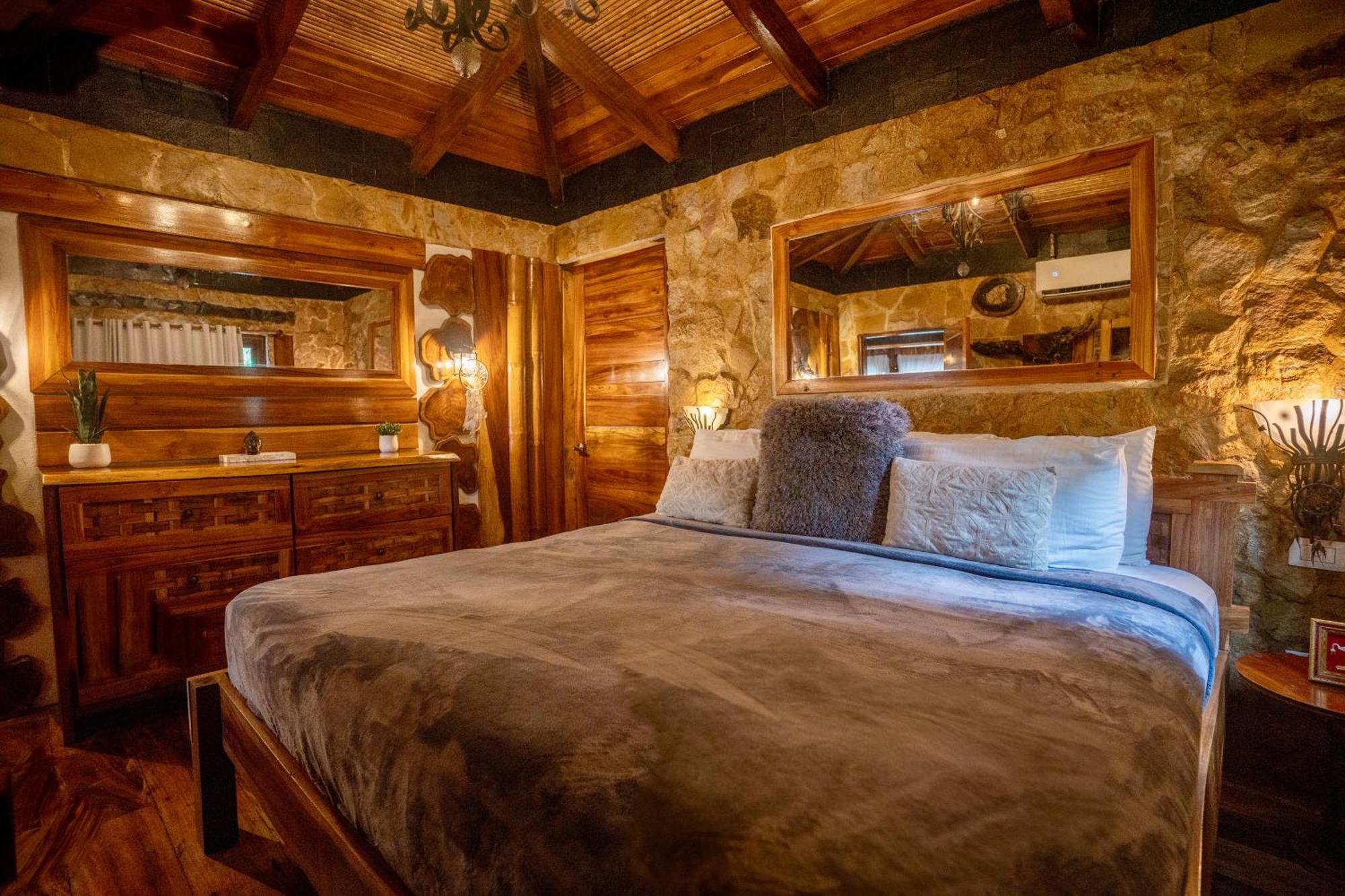 Ocho Artisan Bungalows (Adults Only) Тамариндо Экстерьер фото
