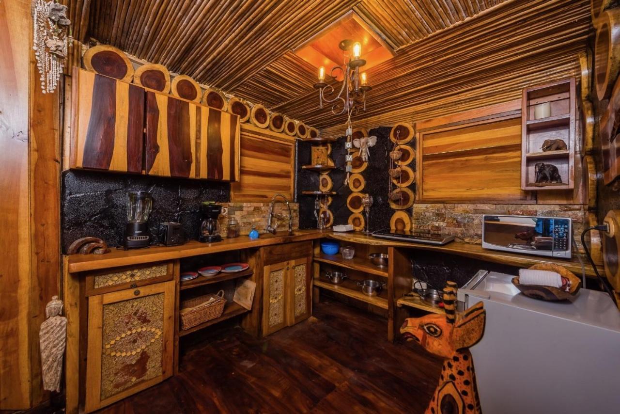 Ocho Artisan Bungalows (Adults Only) Тамариндо Экстерьер фото